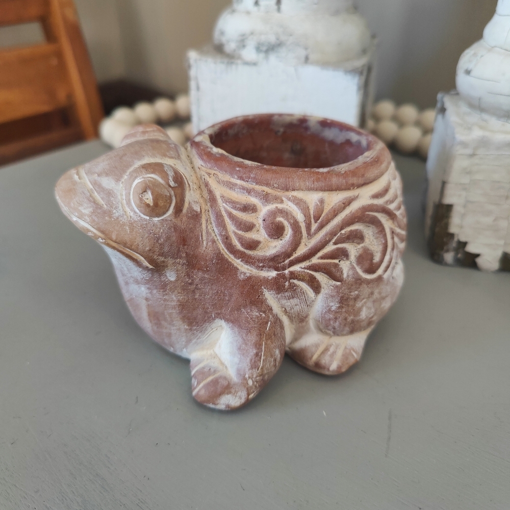 White Wash Terracotta Small Frog Planter - 5" x 3"